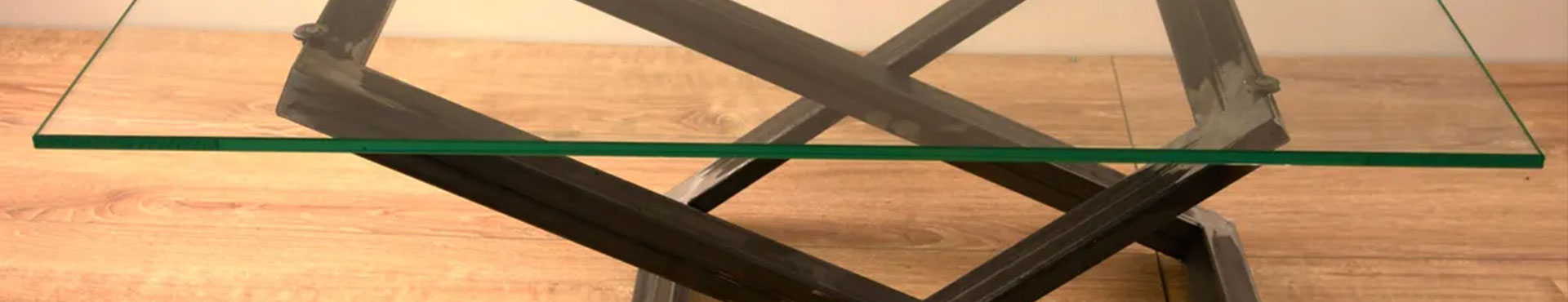 Fabrication artisanale de tables basses en acier en Alsace